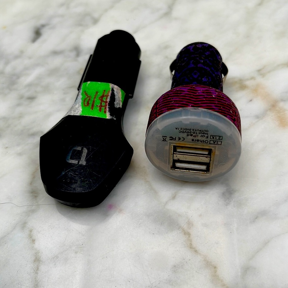 2 pieces of car chargers